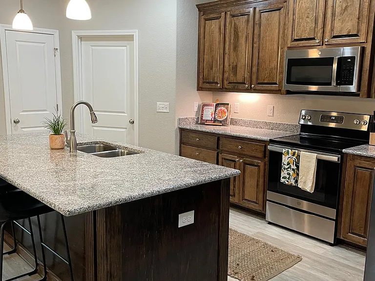 3928 Shady Grove Dr — Photo 4