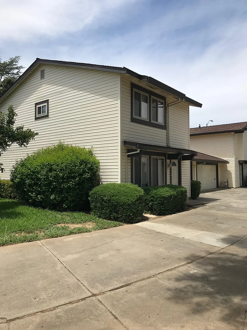 2201 Kimwood Ln photo 1
