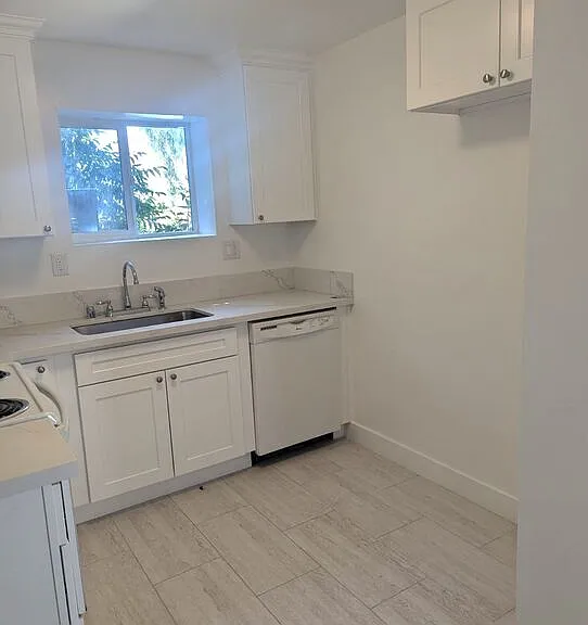 3825 Sedgwick Ave — Photo 5