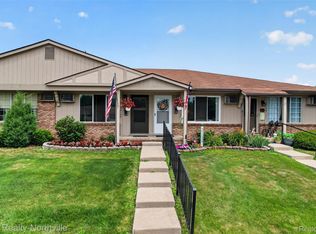 25157 Franklin Ter #7, South Lyon, MI 48178