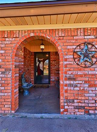 3rd image of 4633 Pamela Dr