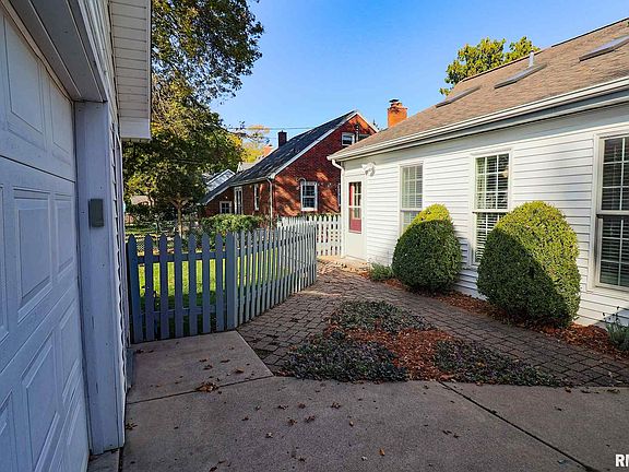 5th image of 808 W Northcrest Ave