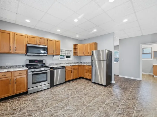 411 N Madison St #A, Woodstock, IL 60098