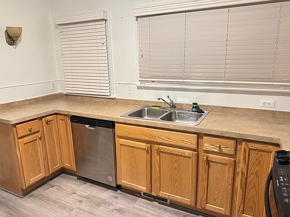 4th image of 954 Beaconsfield Ave #1