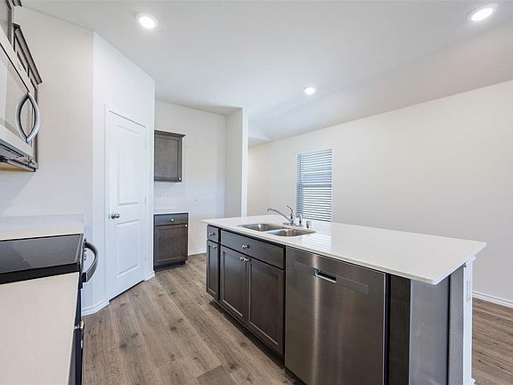 5th image of 1903 Feeder Way