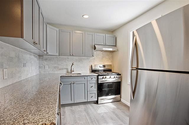 1st image of 267 Griffith St Floor 2