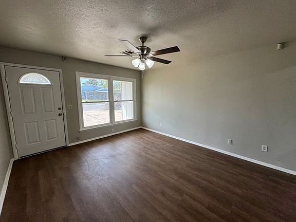 3rd image of 923 SW 57th St