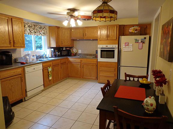 5th image of 301 Roosevelt Ave #1