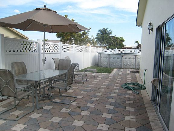 above ground pool, 18' diameter