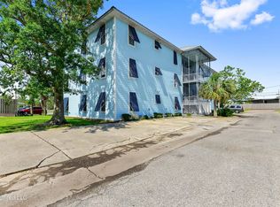 699 Dunbar Ave APT 104, Bay Saint Louis, MS 39520