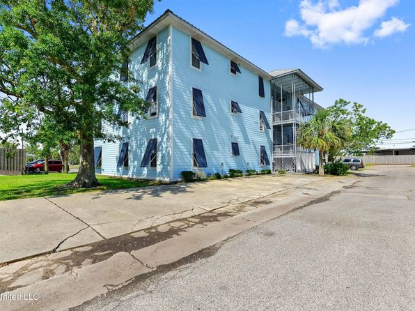699 Dunbar Ave APT 104, Bay Saint Louis, MS 39520