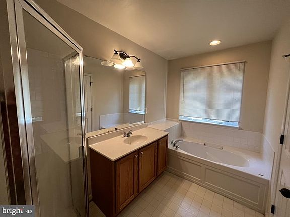 5th image of 851 Fairview Village Ct #11