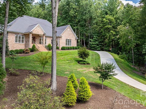 4th image of 2752 Brittany Dr