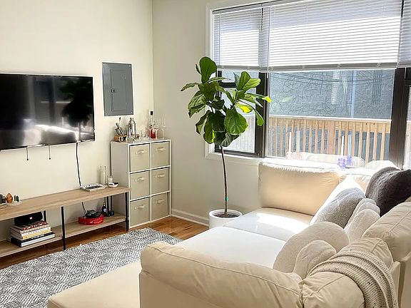3rd image of 3051 N Racine Ave #2R