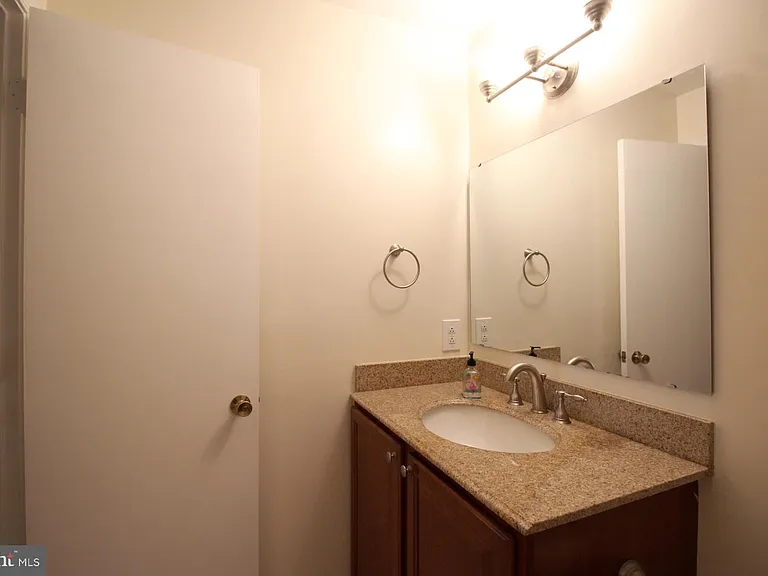 10118 Oakton Terrace Rd #10118 — Photo 21