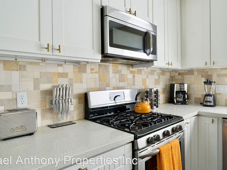 1st image of 1625 30th St #1627