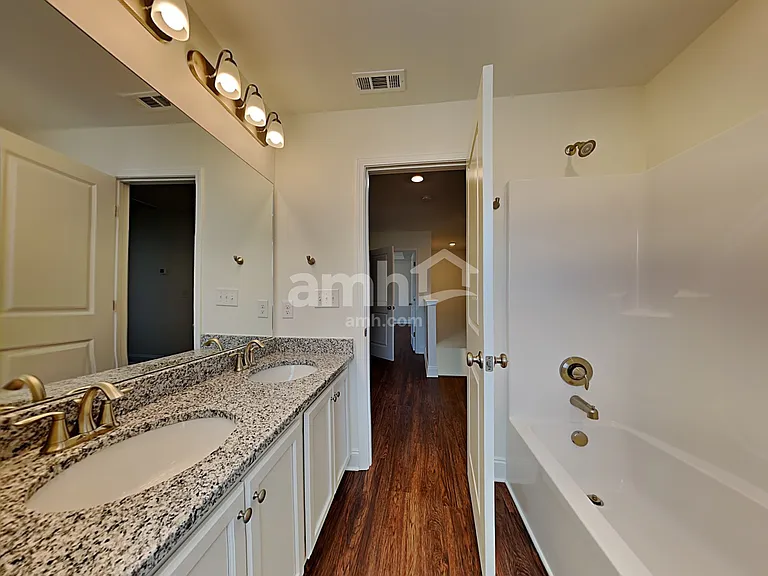 1360 Lomond Dr — Photo 20