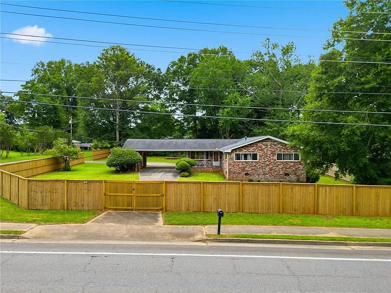 1808 Sandy Plains Rd — Photo 31