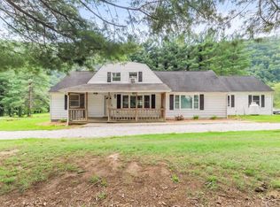 138 Weaver Dr, Elliston, VA 24087