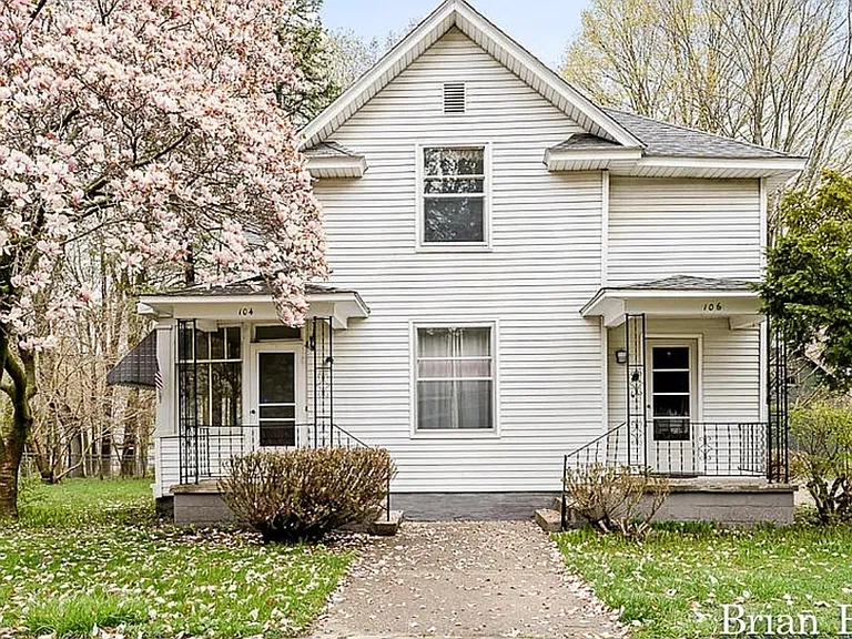 106 W Main St — Photo 1