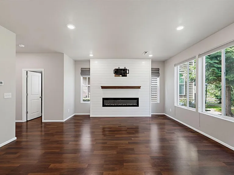 3919 Jett Ln NE — Photo 7