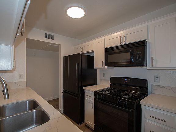 5th image of 11035 Otsego St #115