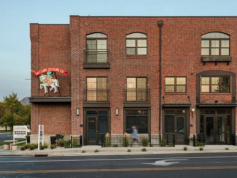 Salt Lake Costume Apartments — Photo 6
