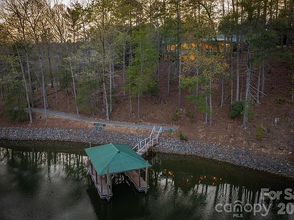 4th image of 2224 W Paradise Harbor Dr