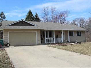 209 Ridgeview Dr, Apple Valley, MN 55124
