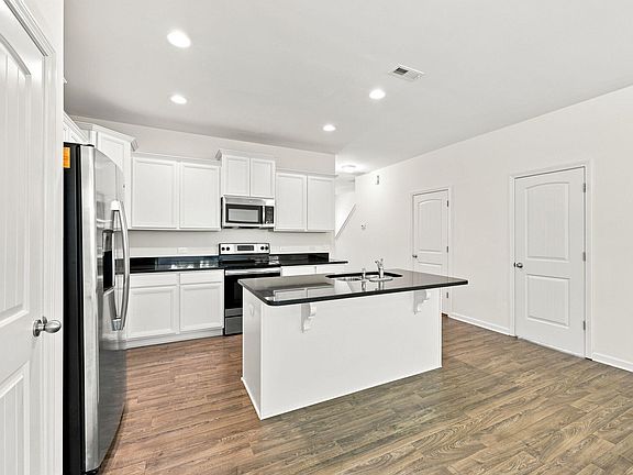 5th image of 125 Hill Shore Ln