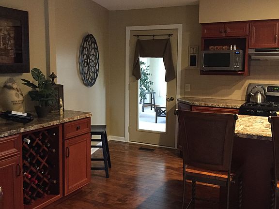 3rd image of 50 Jamestown Ct