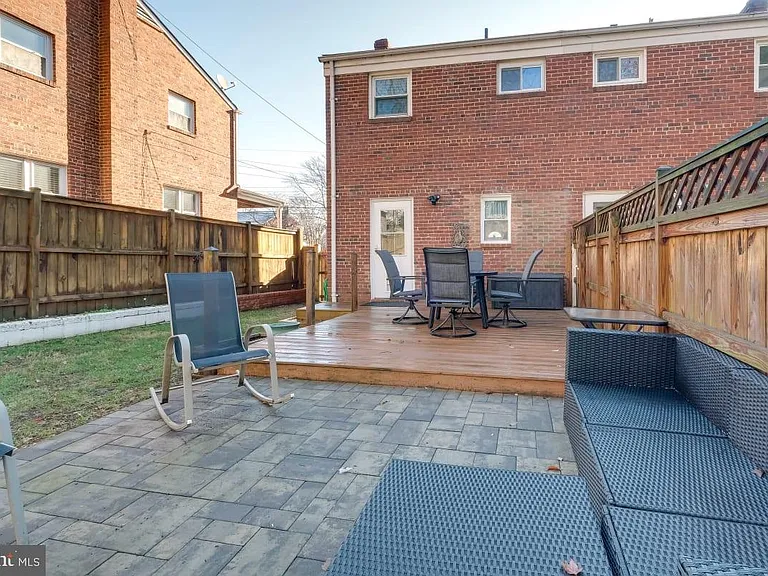 37 S Hudson St — Photo 20