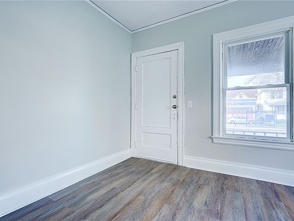 4th image of 461 Parsells Ave