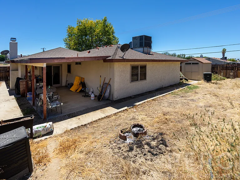 2510 E Devonshire Ave — Photo 22