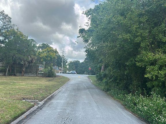 4th image of 7125 Salamanca Ave