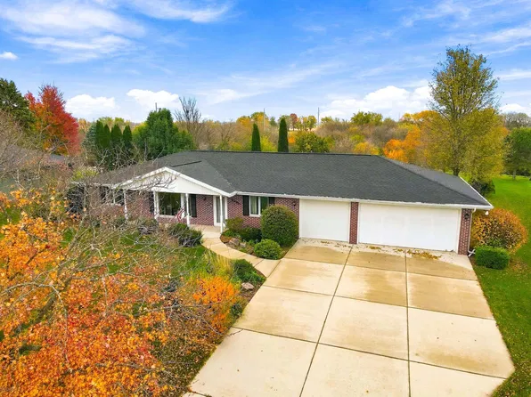 4546 Hearthridge Dr, Janesville, WI 53546