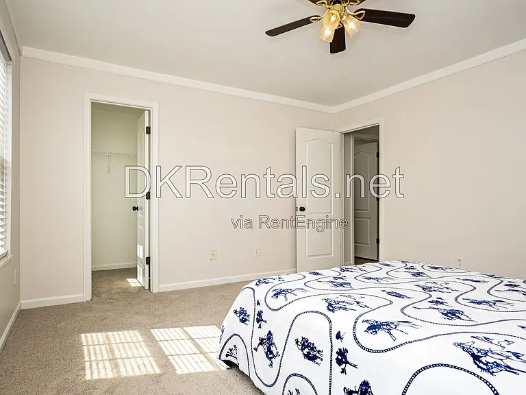 3926 Yosemite Park Ln — Photo 16