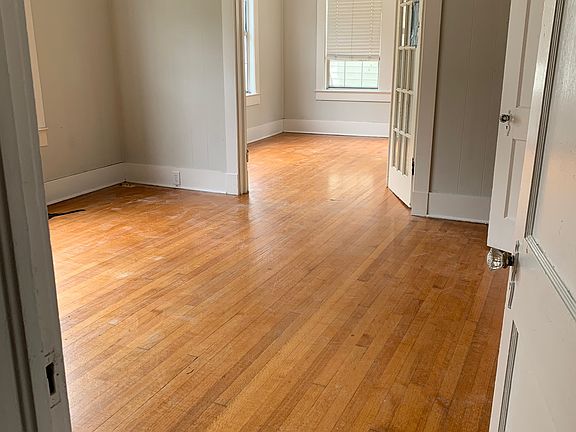 5th image of 502 W Northern Ave