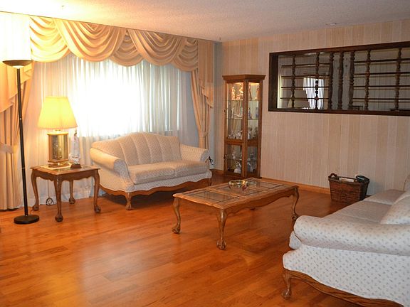 DSC_0259 living room best