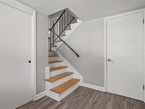 2nd image of 11819 Beacon Ave