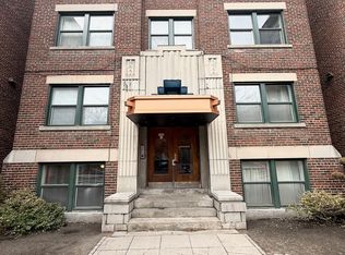235 Cooper St #2, Ottawa, ON K2P 0G2