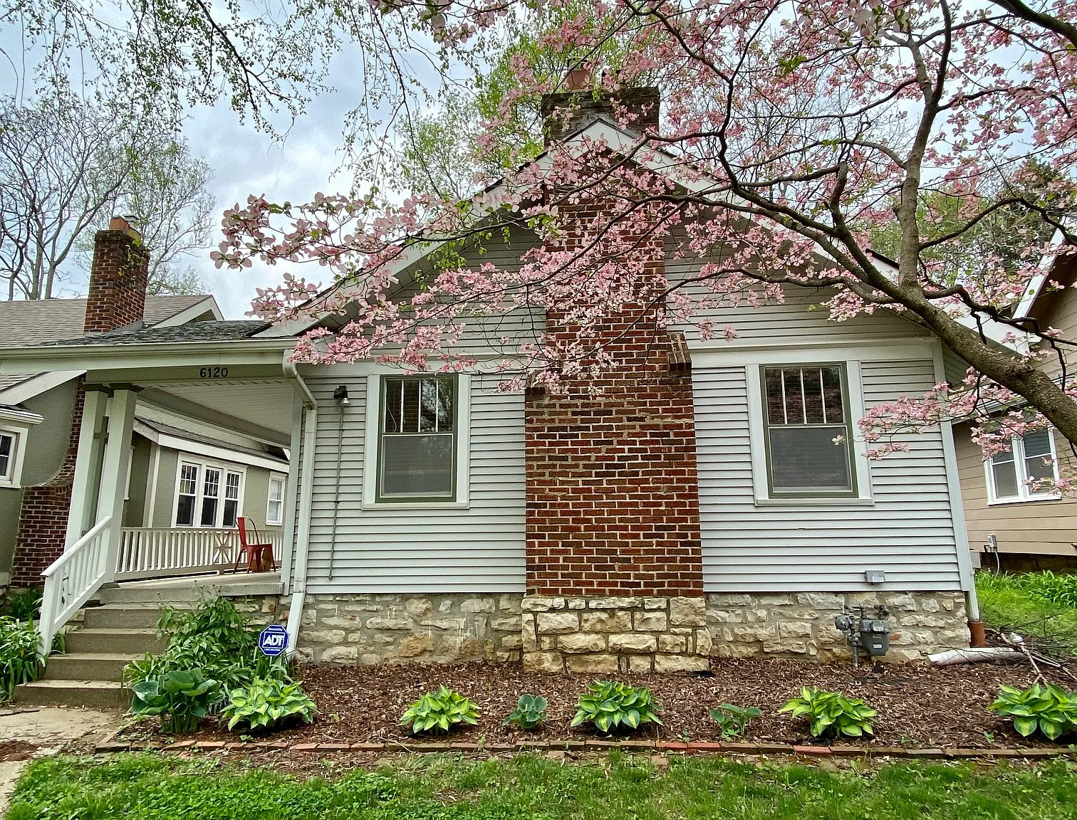 3 bed, 1350 sqft, $2,250 — Photo 3