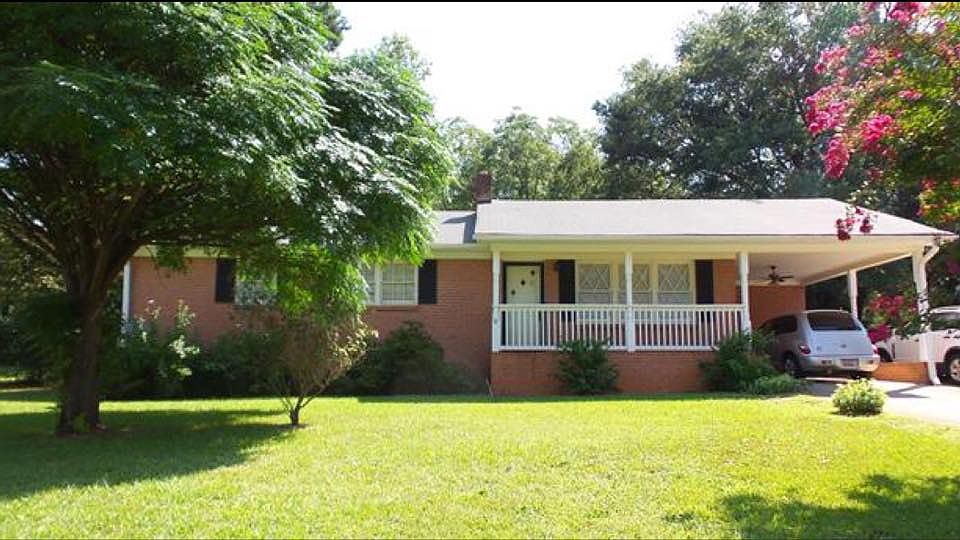 1st image of 10 Pinefield Dr