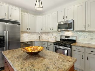 7 Hidden Pond Ct, Raritan, NJ 08869