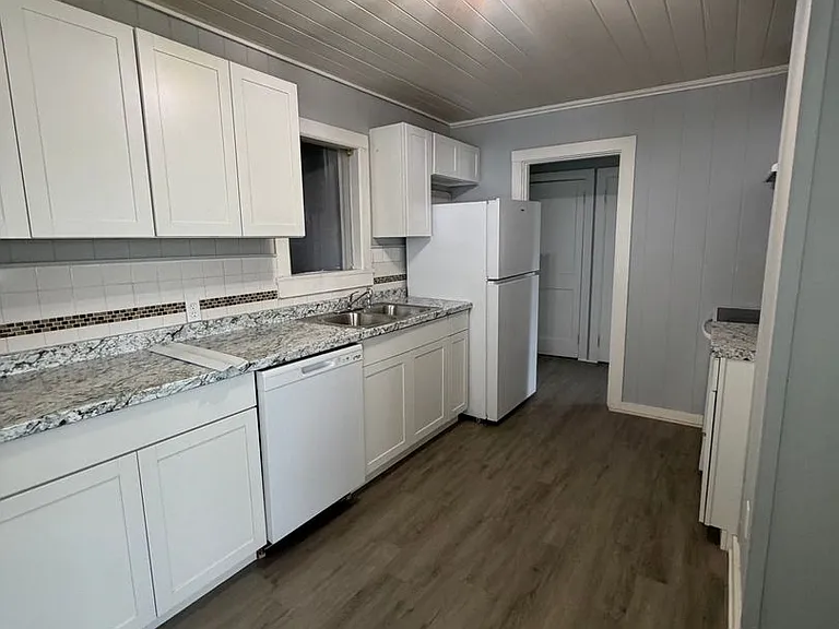 409 Eastgate Rd — Photo 6