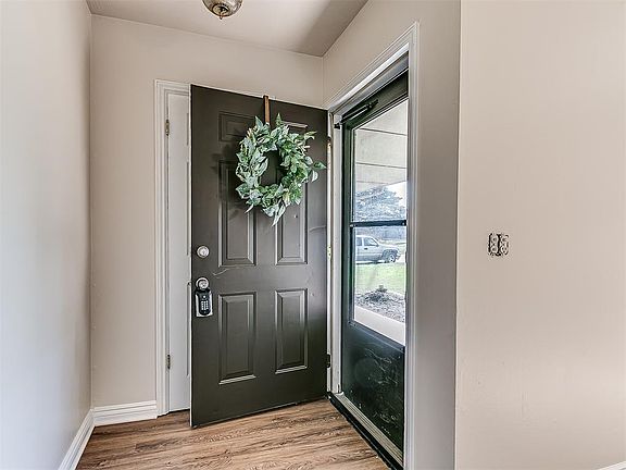 2nd image of 6119 N Redmond Ct