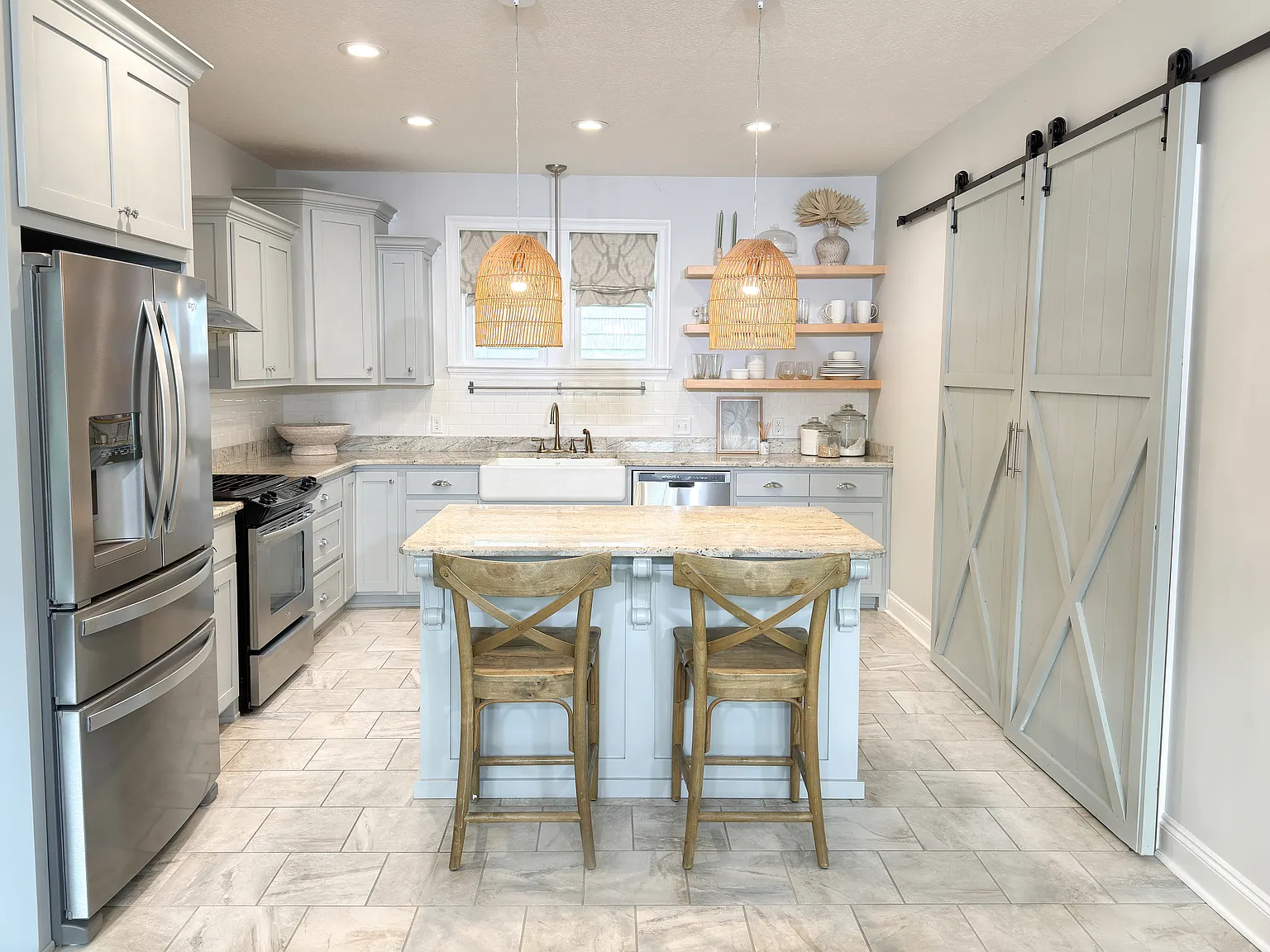5 bed, 2556 sqft, $4,200 — Photo 4