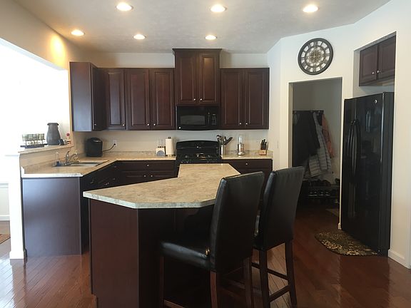 3rd image of 524 Gentry Cir E