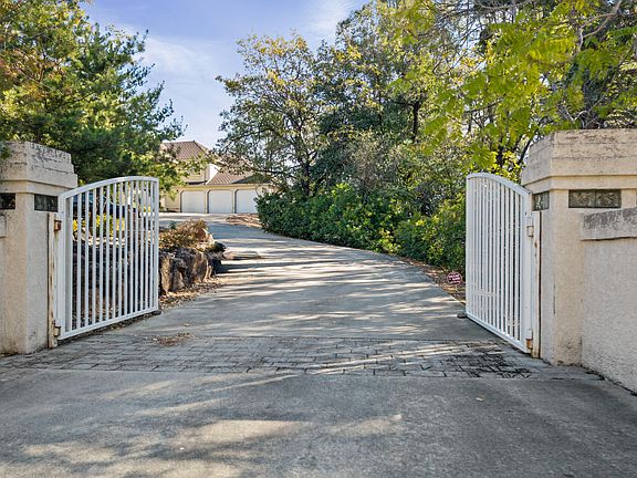 4th image of 10331 Victoria Dr