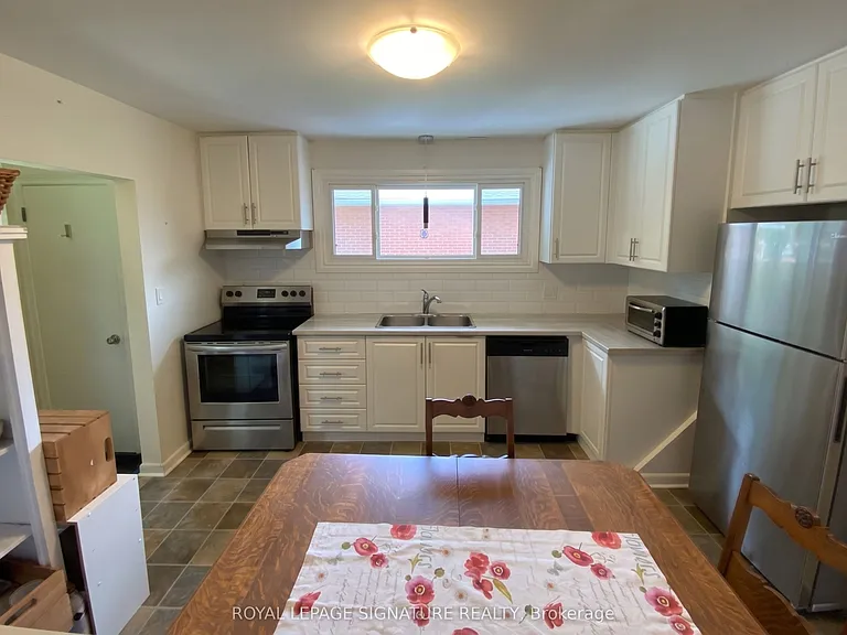 46 Warren Ave — Photo 3